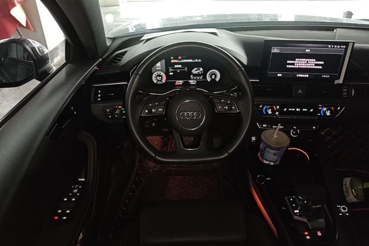 Used Audi A4L 2023 40 TFSI Luxury Dynamic Model Steering Wheel