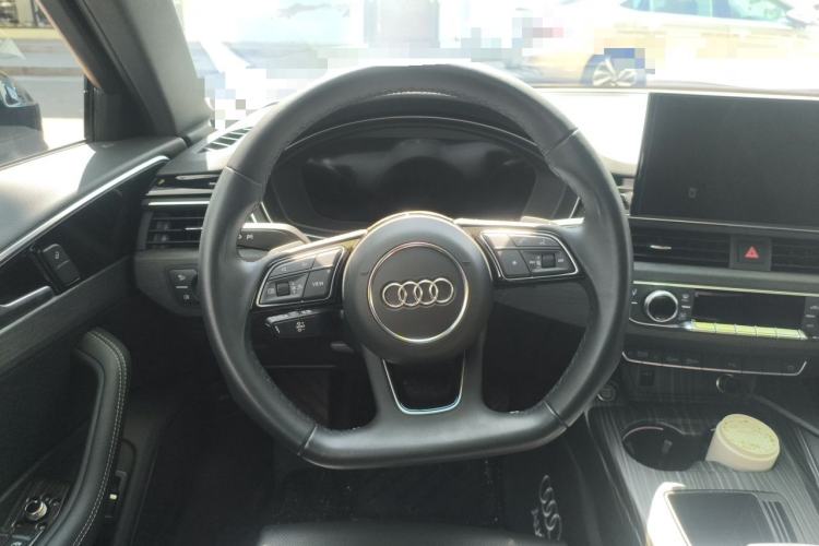Used Audi A4L 2023 40 TFSI Luxury Dynamic Model Steering Wheel