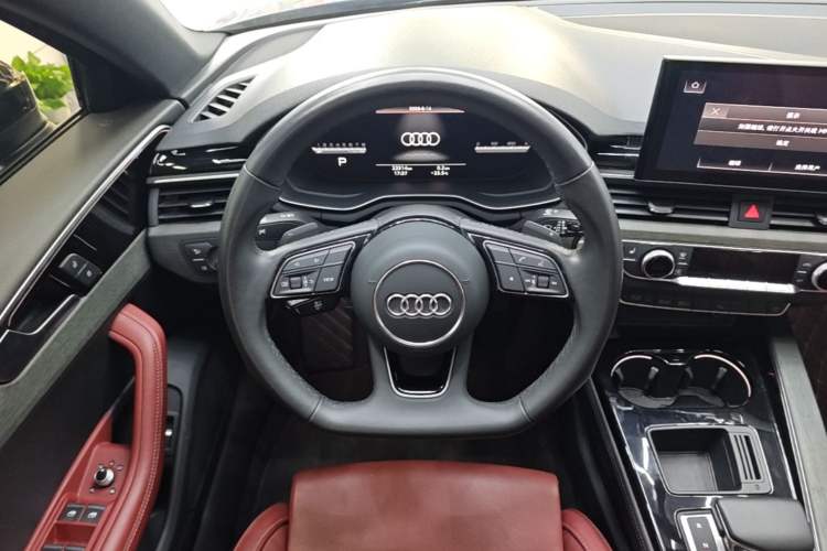 Used Audi A4L 2023 40 TFSI Luxury Dynamic Model Steering Wheel