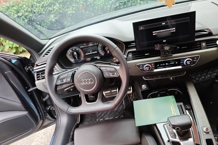 Used Audi A4L 2023 40 TFSI Luxury Dynamic Model Steering Wheel
