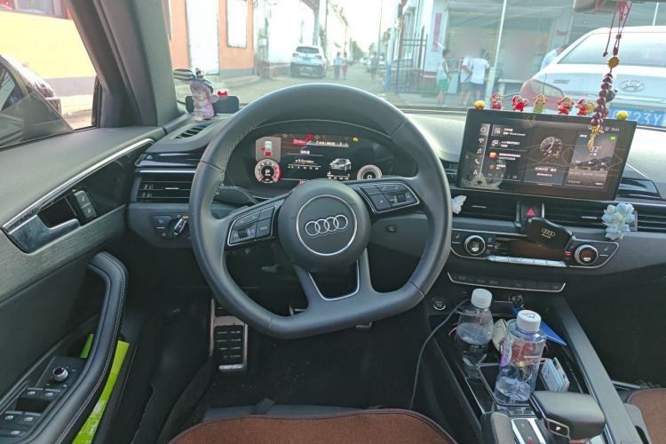 Used Audi A4L 2023 40 TFSI Luxury Dynamic Model Steering Wheel