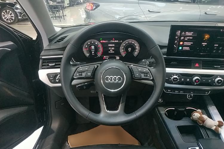 Used Audi A4L 2023 40 TFSI Fashion Dynamic Model Steering Wheel