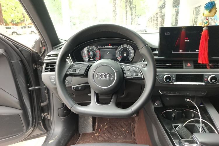 Used Audi A4L 2023 40 TFSI Luxury Dynamic Model Steering Wheel