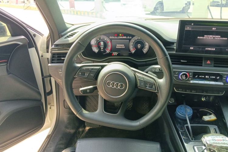 Used Audi A4L 2023 40 TFSI Luxury Dynamic Model Steering Wheel