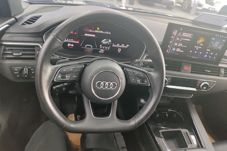 Used Audi A4L 2023 40 TFSI Luxury Dynamic Model Steering Wheel