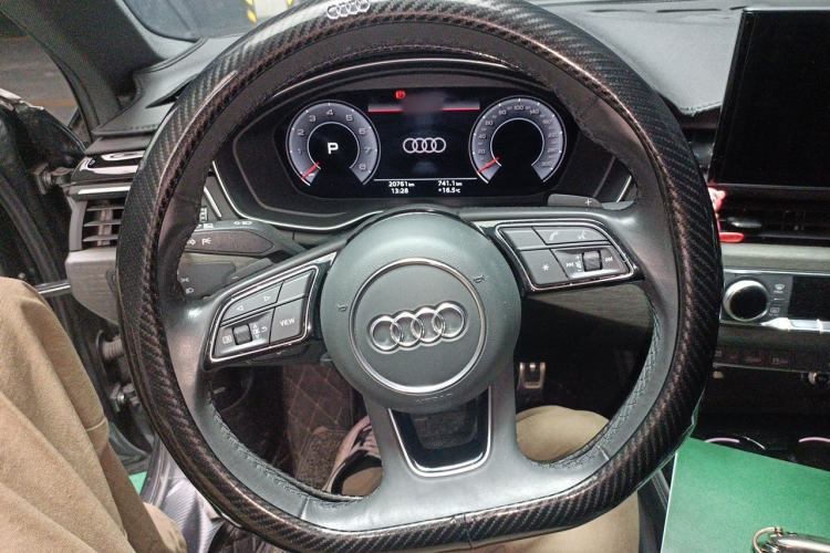 Used Audi A4L 2023 40 TFSI Luxury Dynamic Model Steering Wheel