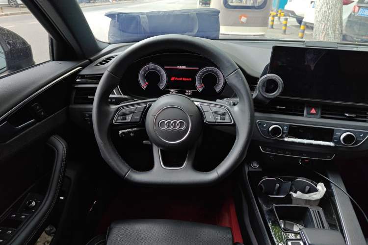 Used Audi A4L 2023 40 TFSI Luxury Dynamic Model Steering Wheel