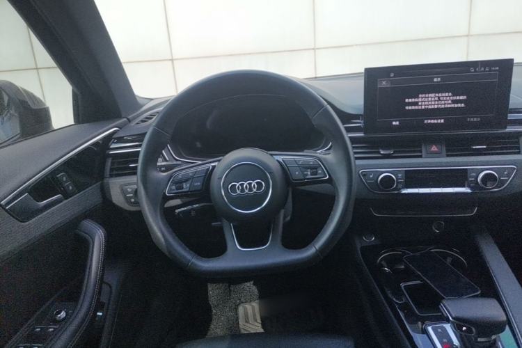 Used Audi A4L 2023 40 TFSI Luxury Dynamic Model Steering Wheel