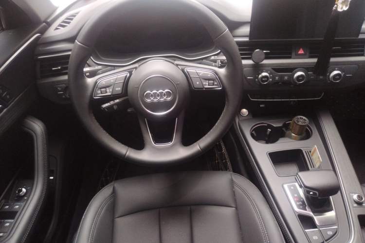 Used Audi A4L 2023 40 TFSI Fashionable and Elegant Version Steering Wheel