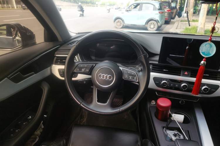 Used Audi A4L 2023 40 TFSI Fashion Dynamic Model Steering Wheel