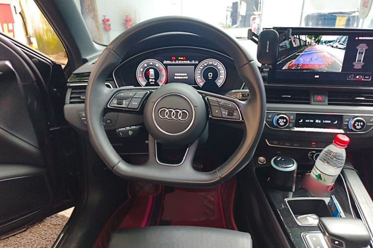 Used Audi A4L 2023 40 TFSI Luxury Dynamic Model Steering Wheel