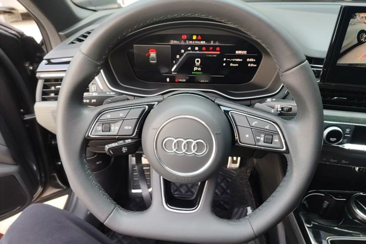 Used Audi A4L 2023 40 TFSI Luxury Dynamic Model Steering Wheel