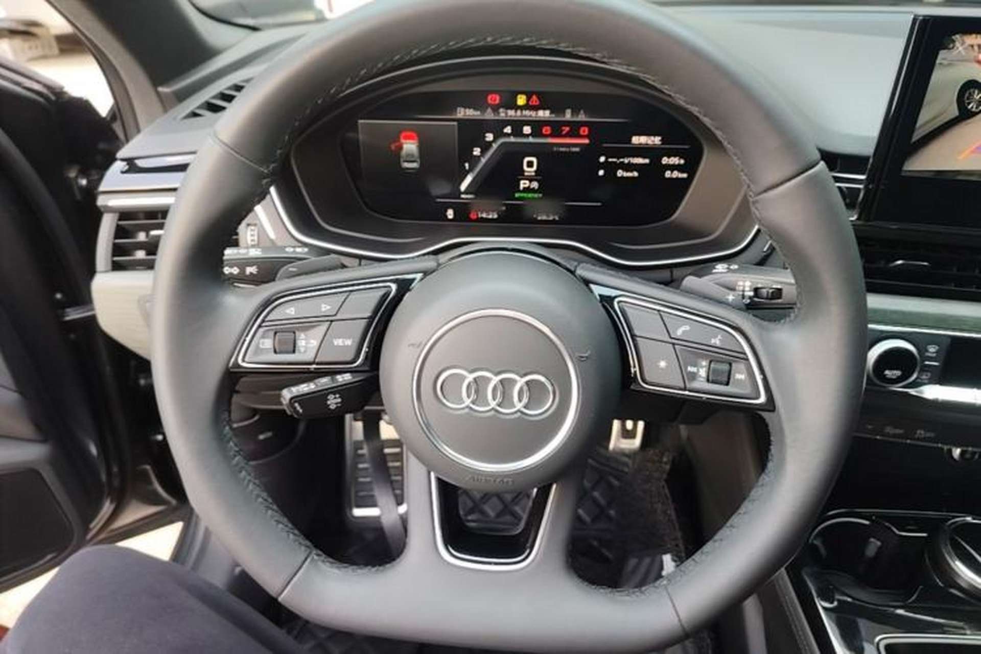 Used Audi A4L 2023 40 TFSI Luxury Dynamic Model Steering Wheel