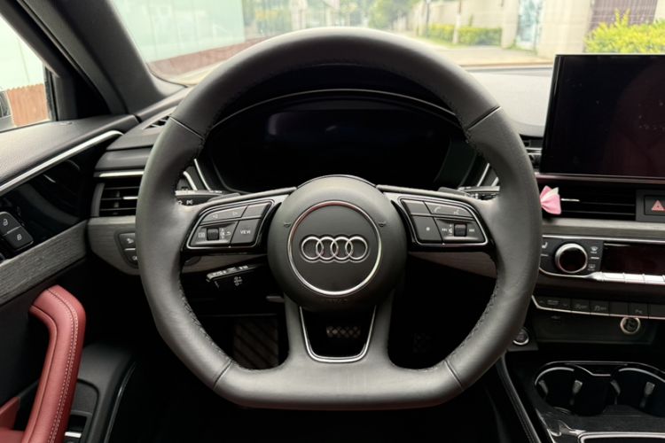 Used Audi A4L 2023 40 TFSI Luxury Dynamic Model Steering Wheel