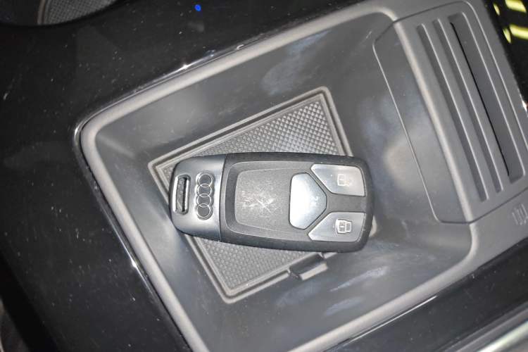 Used Audi A4L 2023 40 TFSI Luxury Dynamic Model Vehicle Key