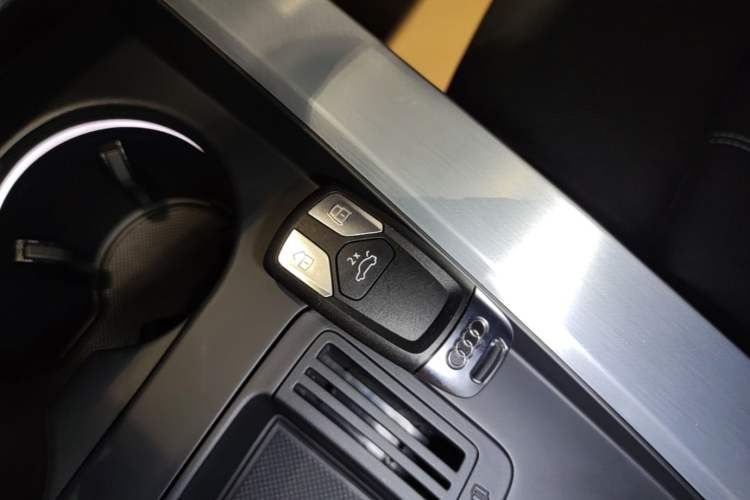 Used Audi A4L 2023 40 TFSI Fashion Dynamic Model Vehicle Key