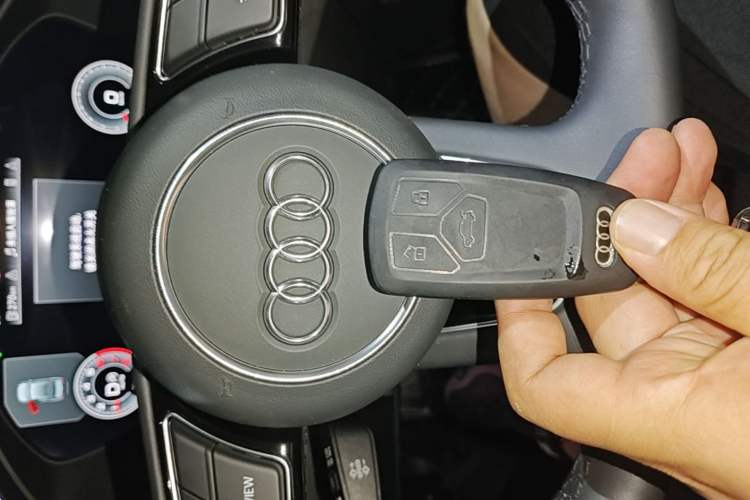 Used Audi A4L 2023 40 TFSI Luxury Dynamic Model Vehicle Key