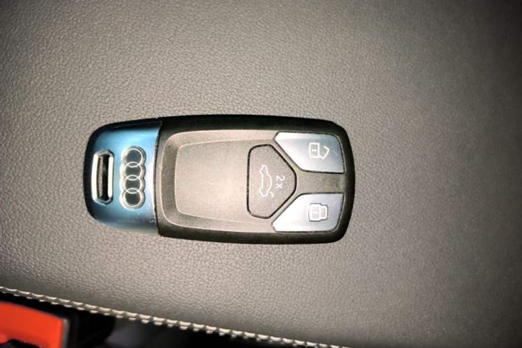 Used Audi A4L 2023 40 TFSI Luxury Dynamic Model Vehicle Key