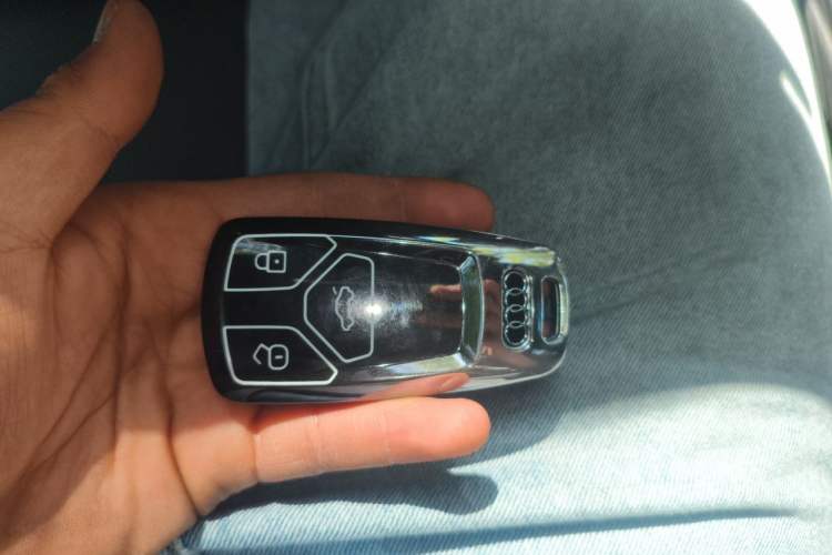 Used Audi A4L 2023 40 TFSI Luxury Dynamic Model Vehicle Key