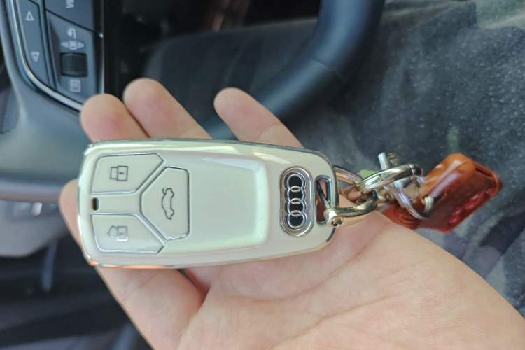 Used Audi A4L 2023 40 TFSI Luxury Dynamic Model Vehicle Key