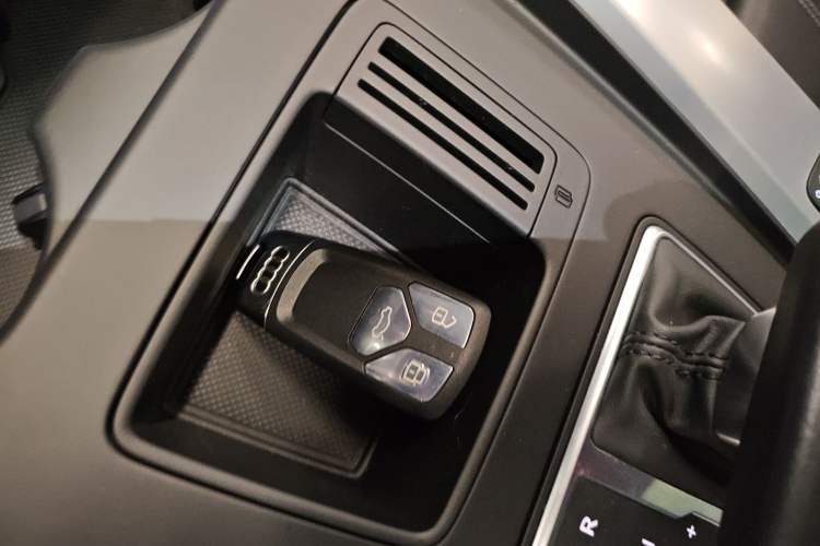 Used Audi A4L 2023 40 TFSI Fashion Dynamic Model Vehicle Key