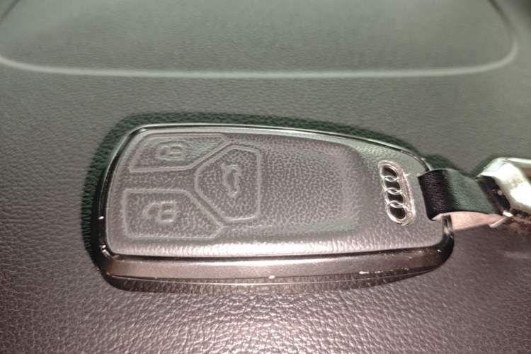 Used Audi A4L 2023 40 TFSI Luxury Dynamic Model Vehicle Key
