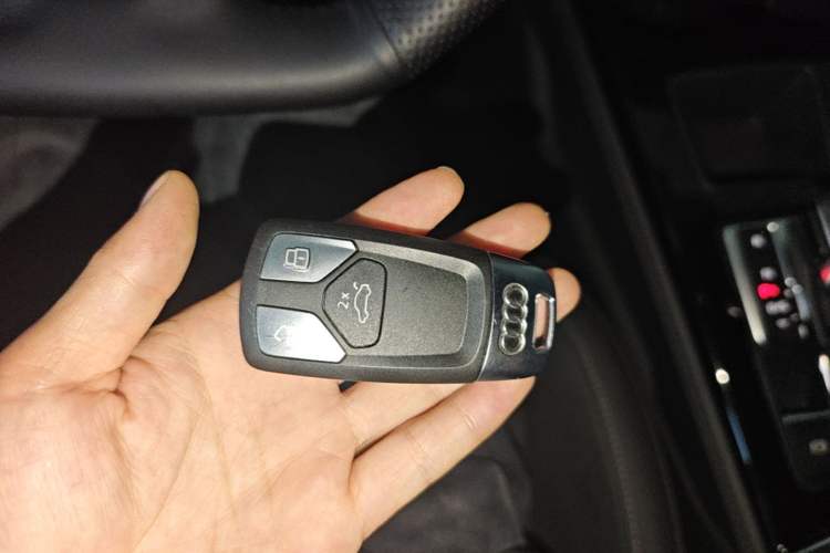 Used Audi A4L 2023 40 TFSI Luxury Dynamic Model Vehicle Key
