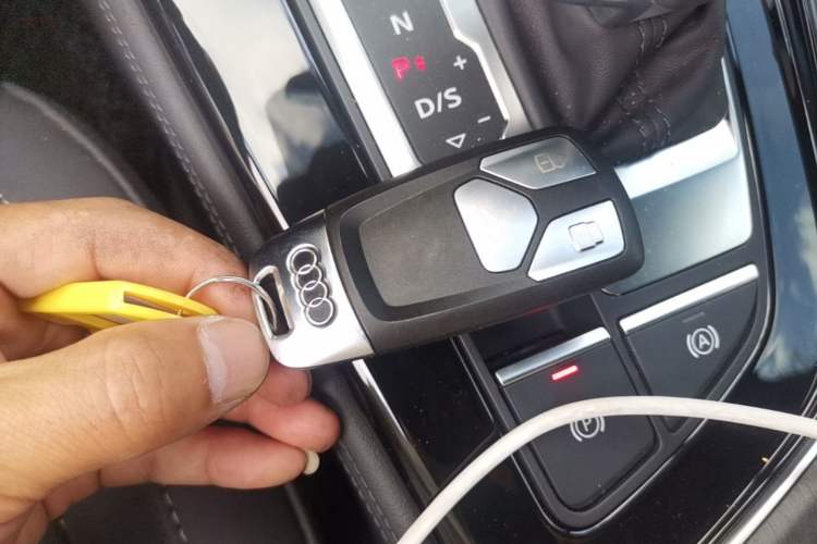 Used Audi A4L 2023 40 TFSI Luxury Dynamic Model Vehicle Key