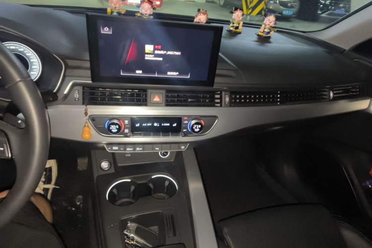 Used Audi A4L 2023 40 TFSI Fashion Dynamic Model Audio And AC Panel
