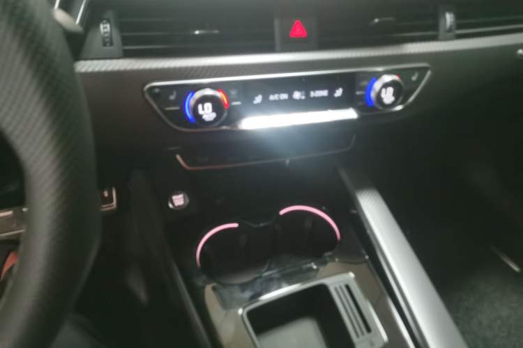 Used Audi A4L 2023 40 TFSI quattro Luxury Dynamic Edition Audio And AC Panel