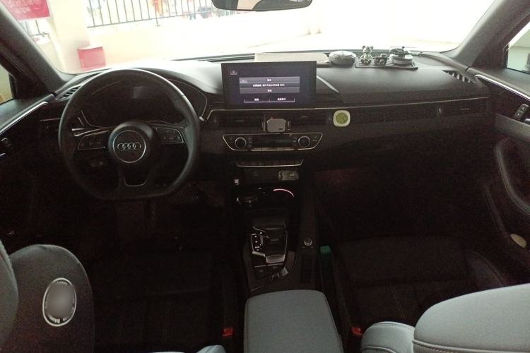 Used Audi A4L 2023 40 TFSI Luxury Dynamic Model Center Console