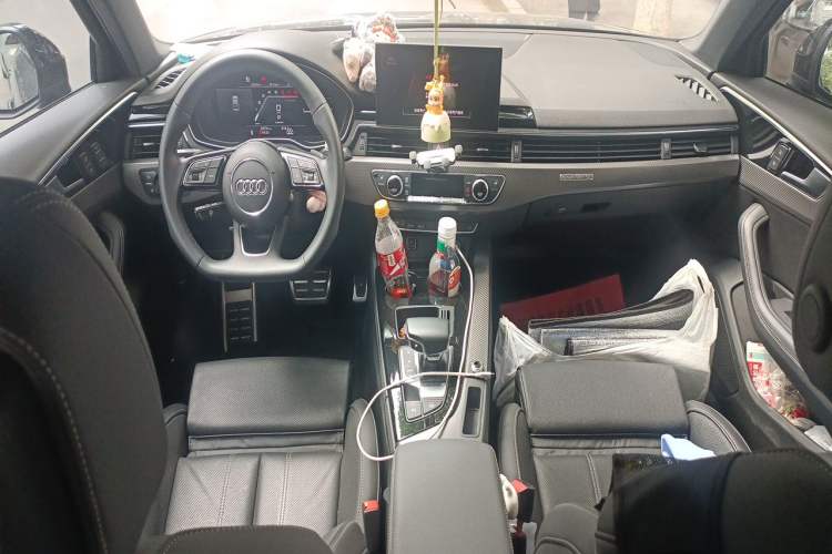 Used Audi A4L 2023 40 TFSI quattro Luxury Dynamic Edition Center Console