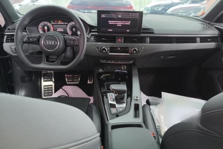 Used Audi A4L 2023 40 TFSI Luxury Dynamic Model Center Console