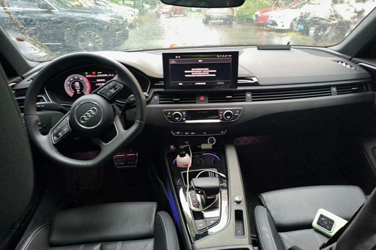 Used Audi A4L 2023 40 TFSI Luxury Dynamic Model Center Console