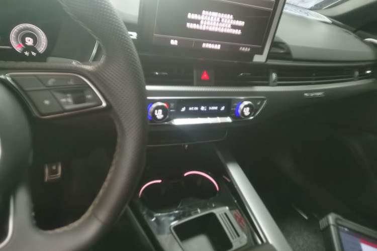 Used Audi A4L 2023 40 TFSI quattro Luxury Dynamic Edition Center Console