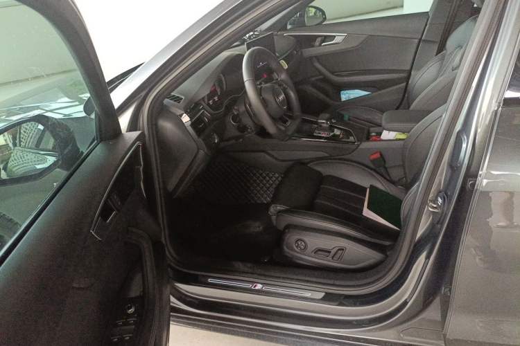 Used Audi A4L 2023 40 TFSI Luxury Dynamic Model Driver Seat