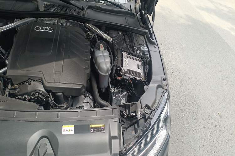 Used Audi A4L 2023 40 TFSI quattro Luxury Dynamic Edition Engine Bay Left