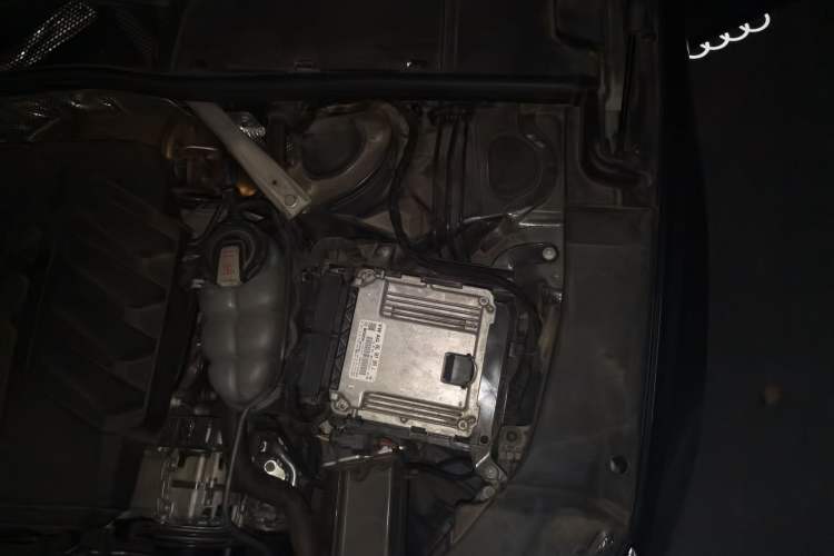 Used Audi A4L 2023 40 TFSI Luxury Dynamic Model Engine Bay Left