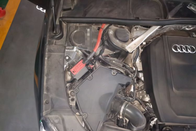 Used Audi A4L 2023 40 TFSI Luxury Dynamic Model Engine Bay Right