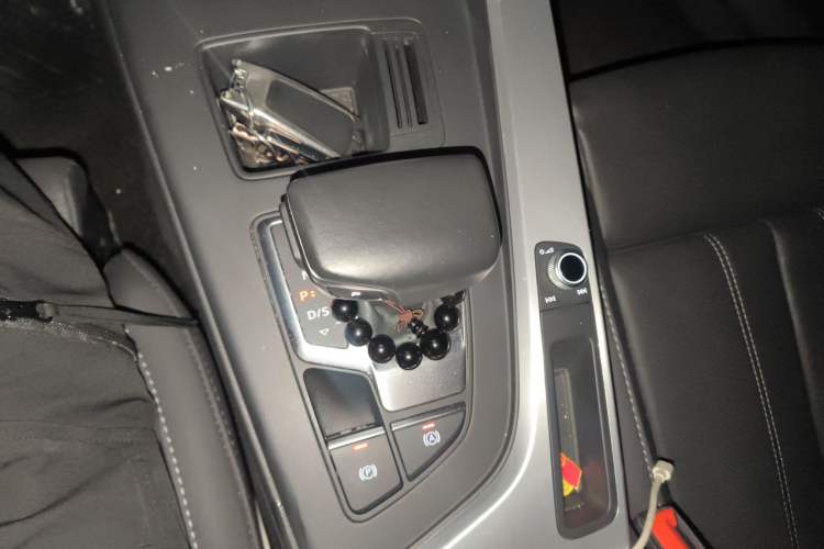 Used Audi A4L 2023 40 TFSI Fashion Dynamic Model Gear Lever