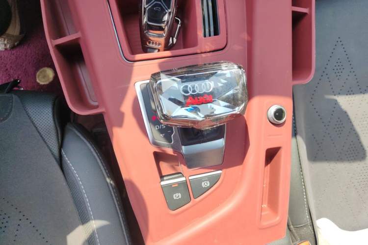 Used Audi A4L 2023 40 TFSI Luxury Dynamic Model Gear Lever