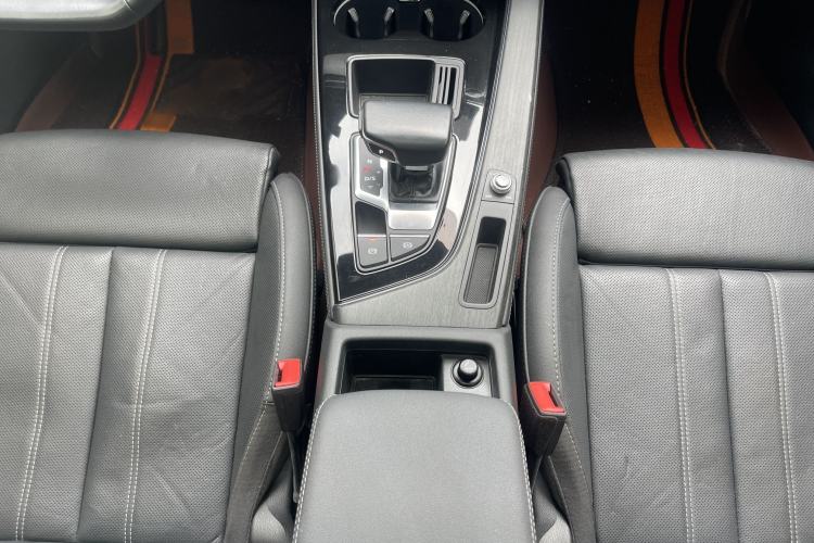 Used Audi A4L 2023 40 TFSI Luxury Dynamic Model Gear Lever