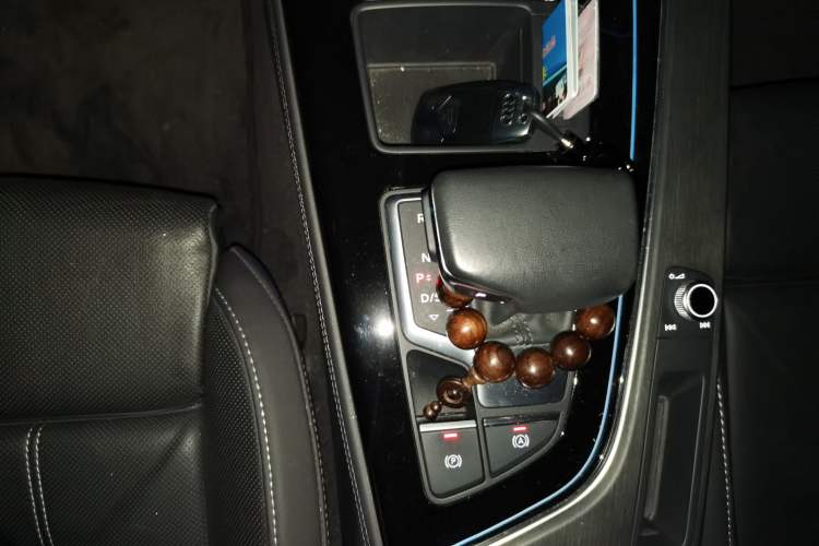 Used Audi A4L 2023 40 TFSI Luxury Dynamic Model Gear Lever