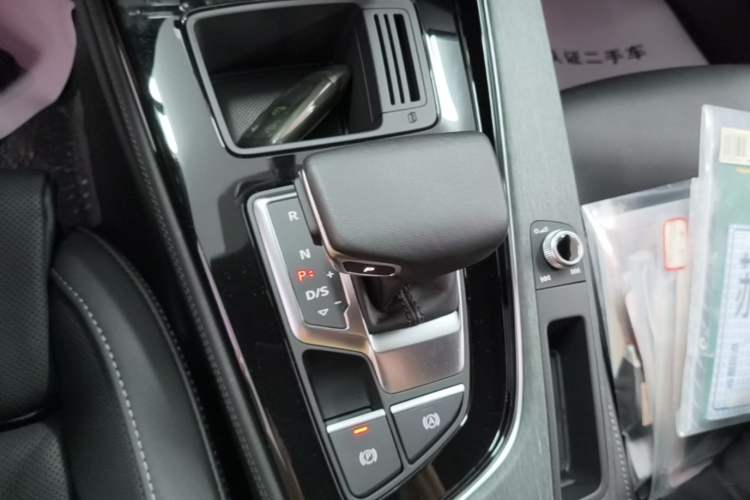 Used Audi A4L 2023 40 TFSI Luxury Dynamic Model Gear Lever