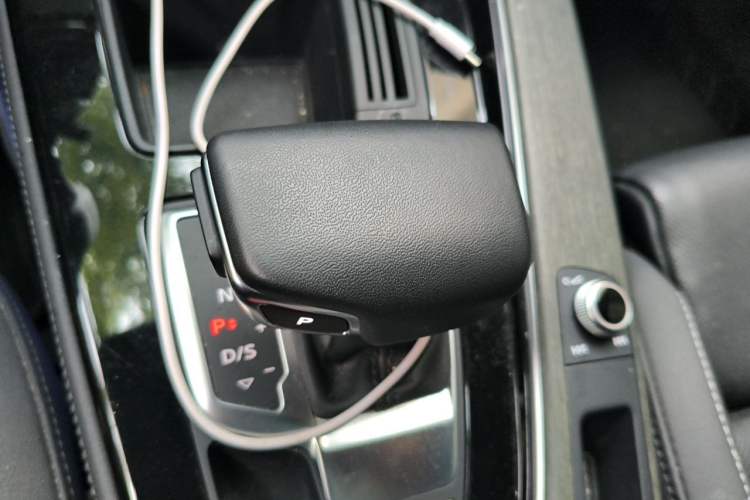 Used Audi A4L 2023 40 TFSI Luxury Dynamic Model Gear Lever