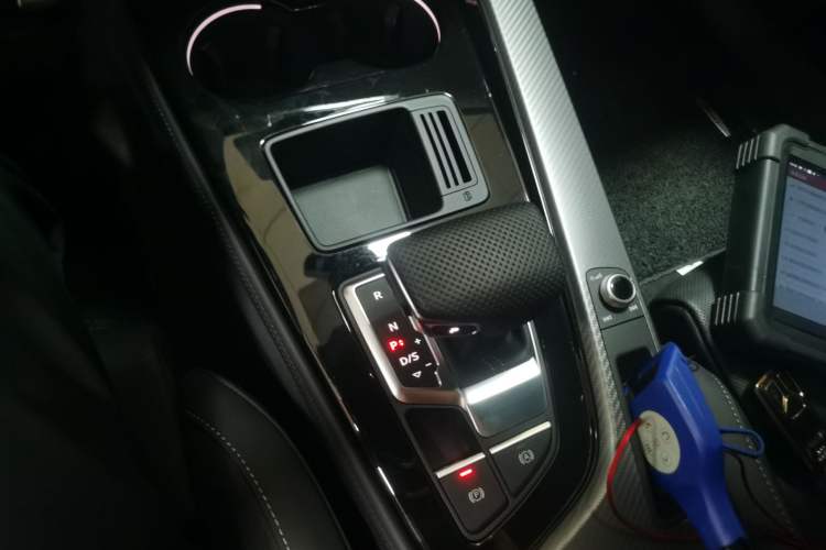 Used Audi A4L 2023 40 TFSI quattro Luxury Dynamic Edition Gear Lever