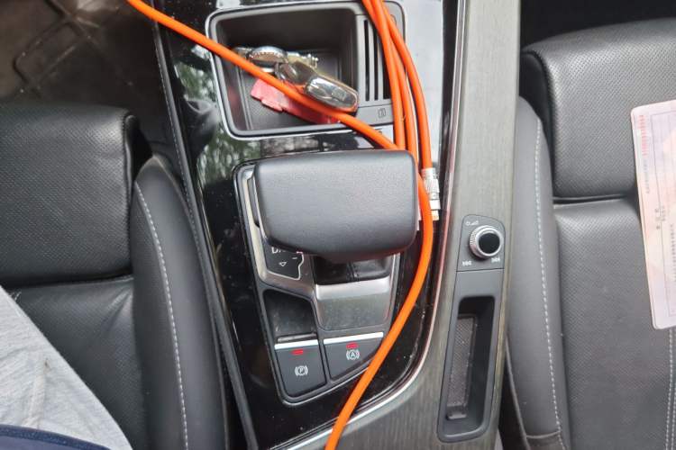 Used Audi A4L 2023 40 TFSI Luxury Dynamic Model Gear Lever
