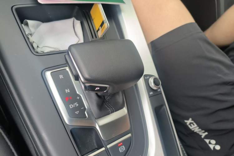 Used Audi A4L 2023 40 TFSI Fashion Dynamic Model Gear Lever