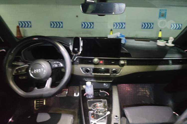 Used Audi A4L 2023 40 TFSI Luxury Dynamic Model Headliner