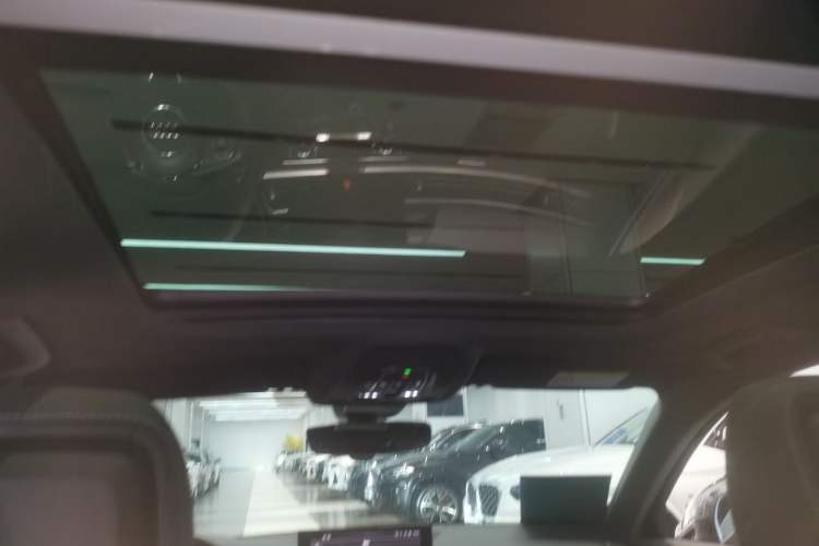 Used Audi A4L 2023 40 TFSI quattro Luxury Dynamic Edition Headliner